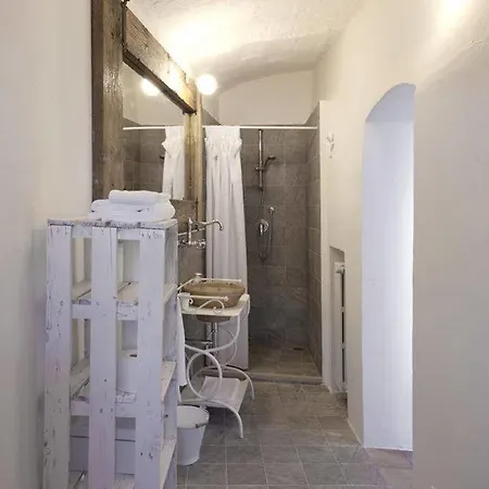 L'arturo Bed and Breakfast Ματέρα